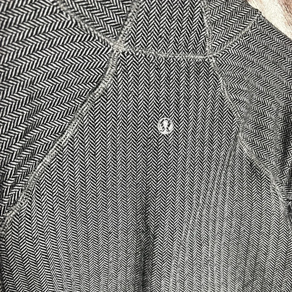lululemon think fast long sleeve Heather herringbone shirt with pockets size 4 - Picture 7 of 10